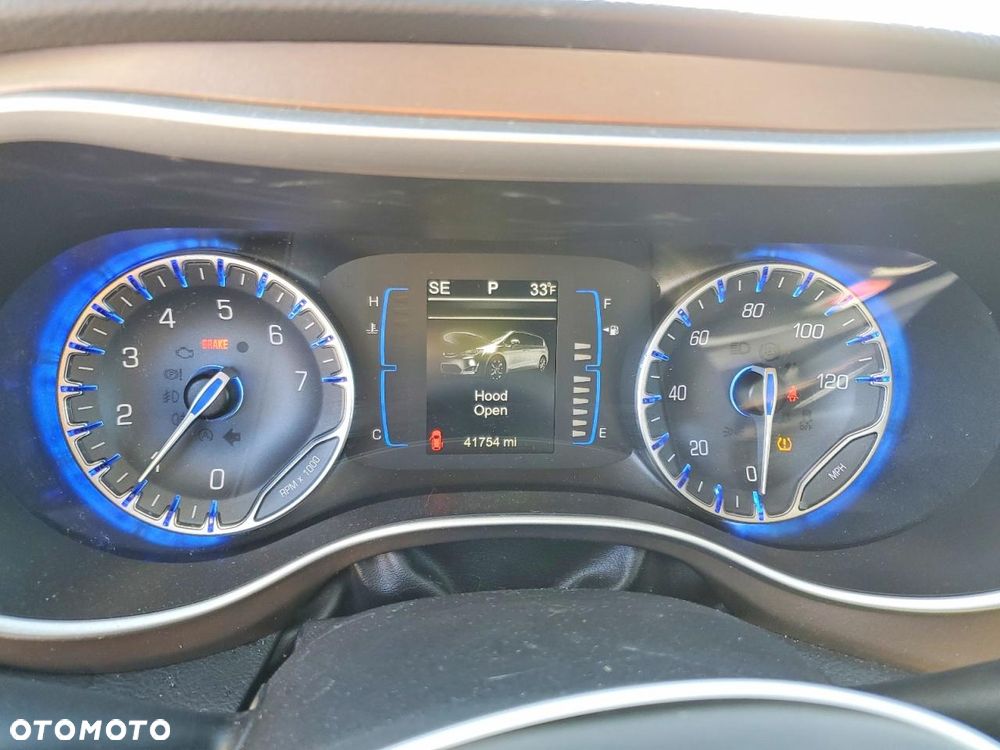 Chrysler Pacifica - 12