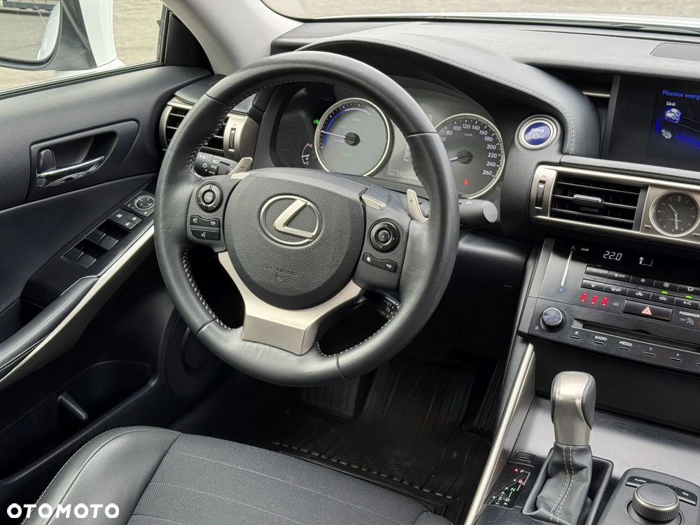 Lexus IS 300h Elite EU6 - 14