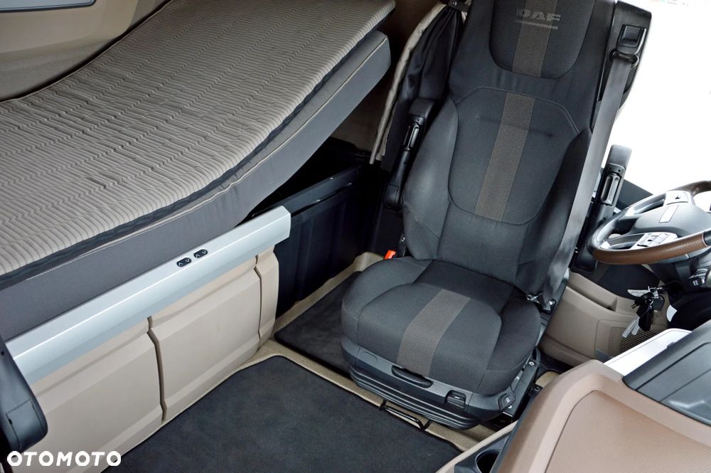 DAF XG+ 530 / ZF INTARDER / KLIMA POST. / FULL LED / ALUFELGI / - 31