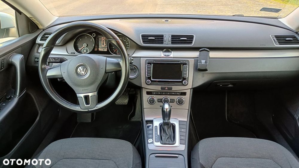 Volkswagen Passat 2.0 TDI Comfortline DSG - 11