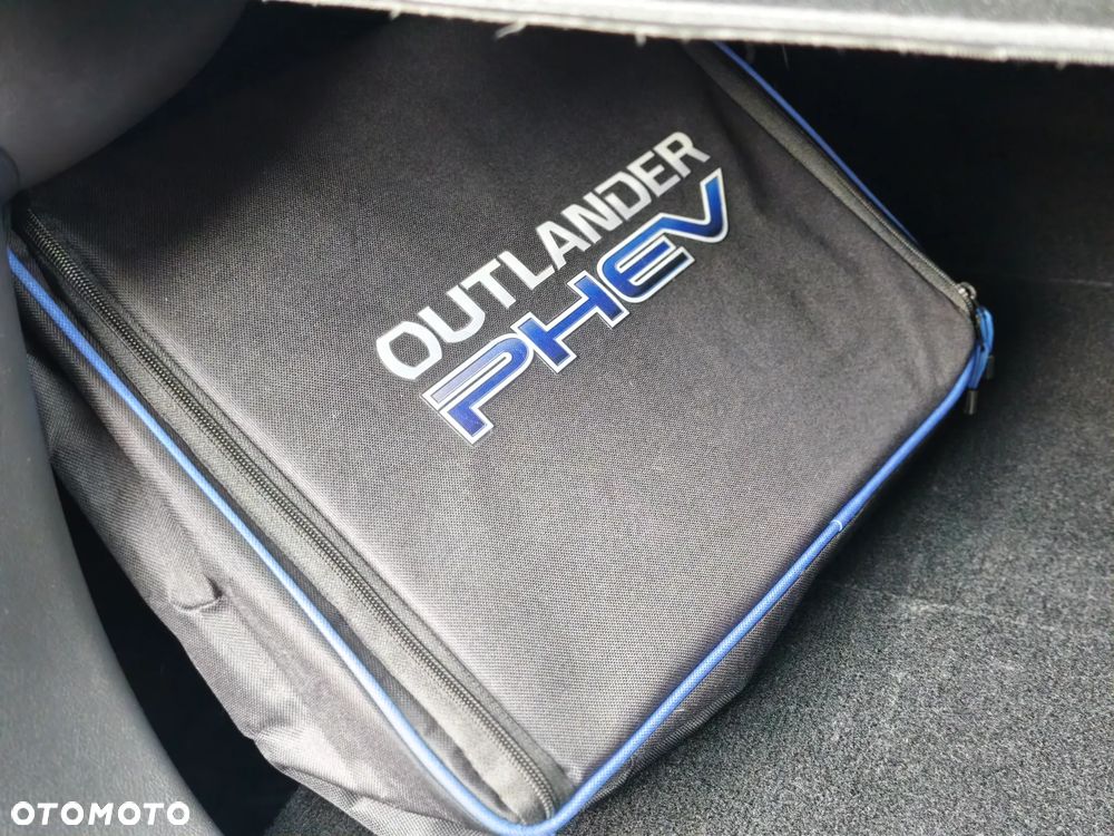 Mitsubishi Outlander 2.4 4WD Diamant+ - 23