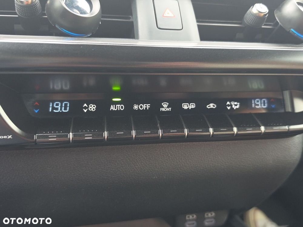 Lexus UX 300h F Sport Design - 20