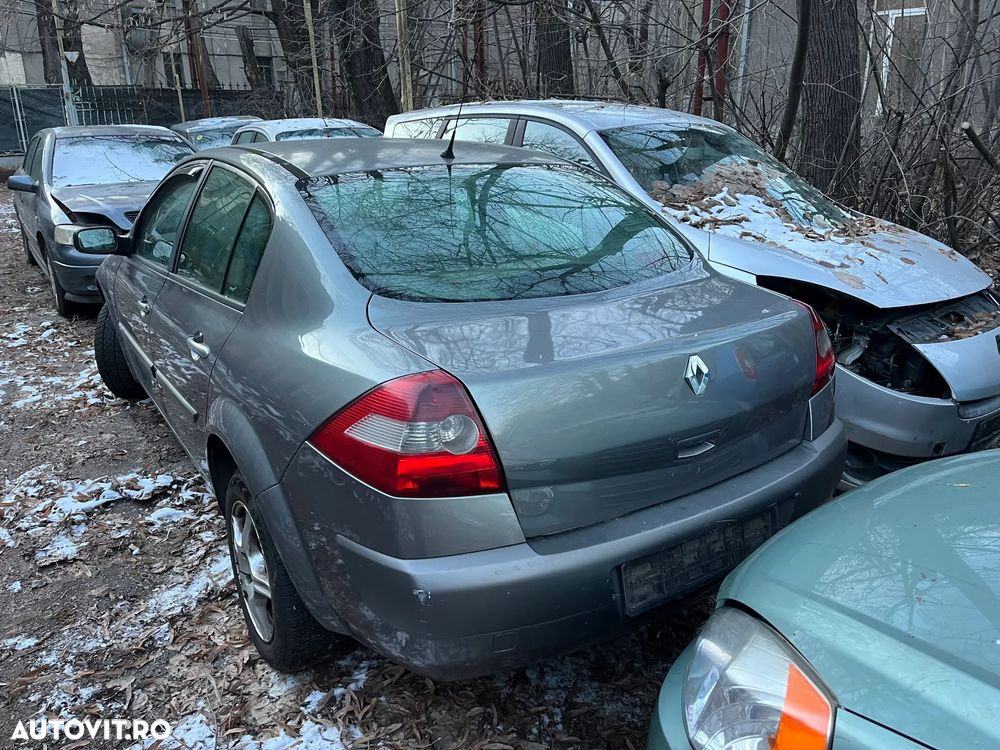 Dezmembrez Renault Megane II non facelift 2005 1,9 DCI - 8