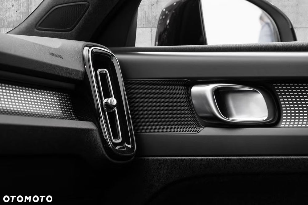 Volvo XC 40 T5 Twin Engine DKG R-Design - 24