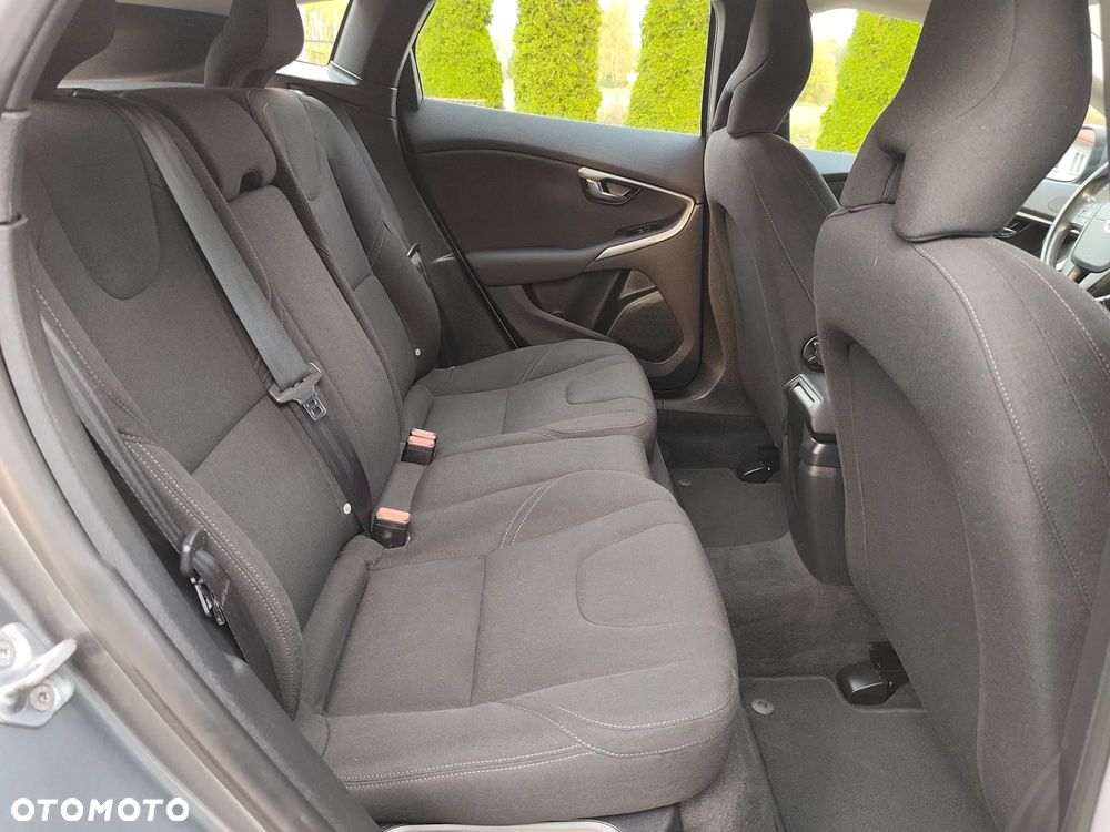 Volvo V40 D2 Momentum - 18