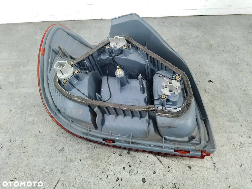 LAMPA TYLNA PRAWA TOYOTA YARIS I FL 52-049 HATCHBACK 3D - 2