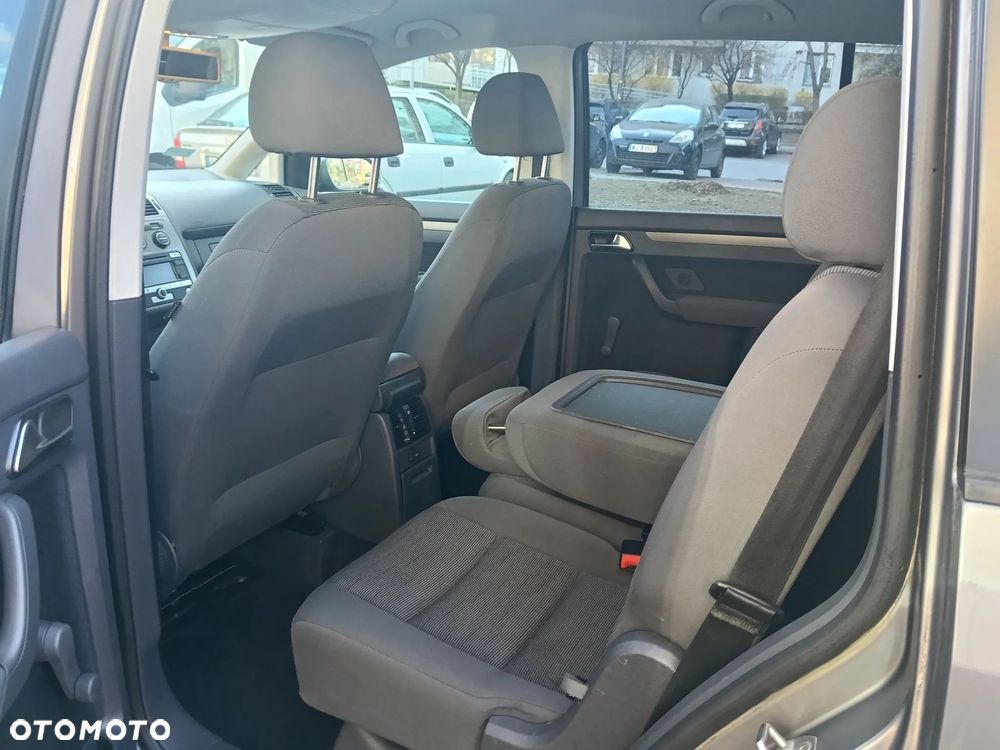 Volkswagen Touran 1.9 TDI Trendline DSG - 11