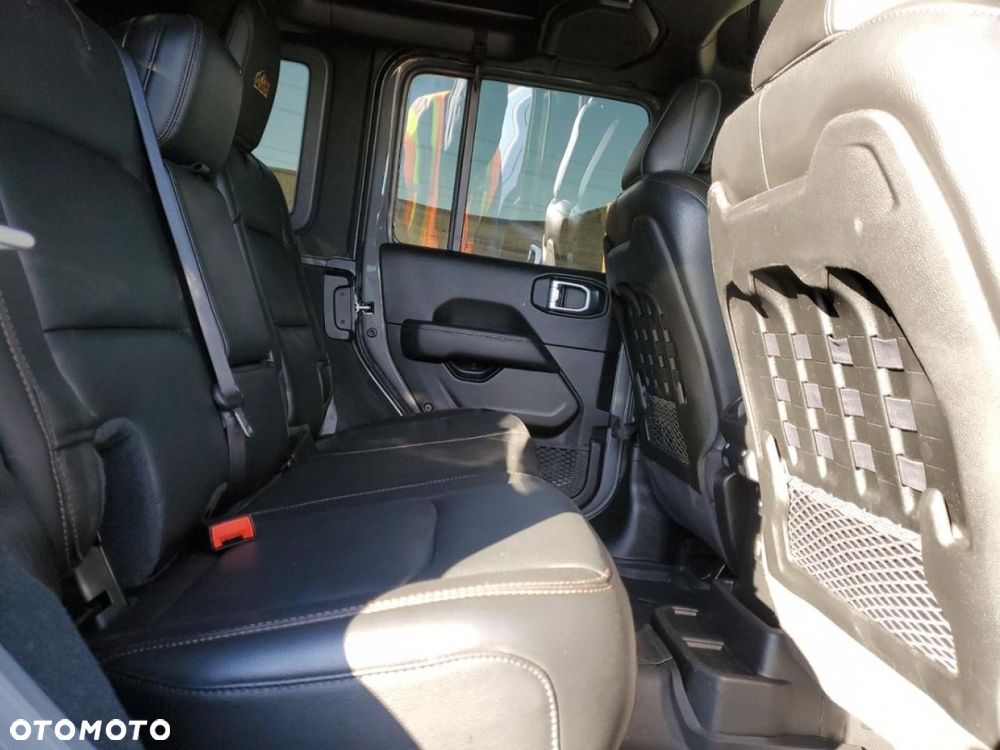 Jeep Wrangler - 11