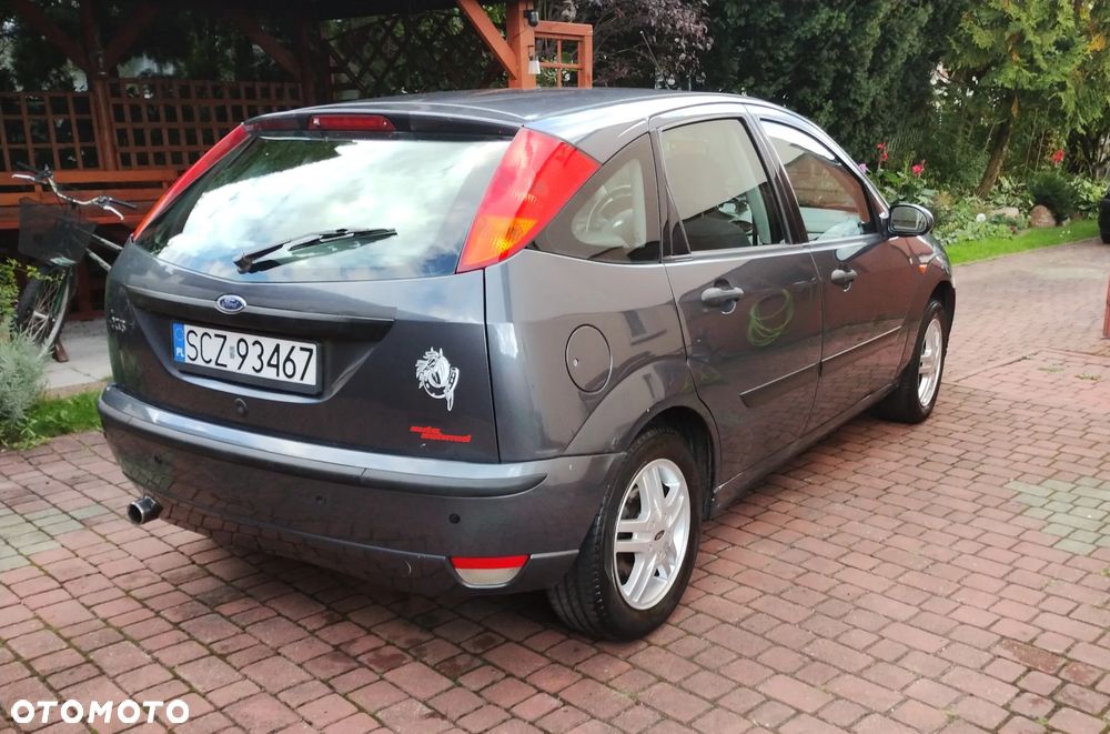 Ford Focus 1.6 16V Trend - 9