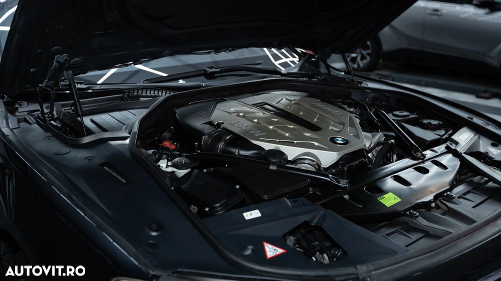 BMW Seria 7 750i xDrive - 10