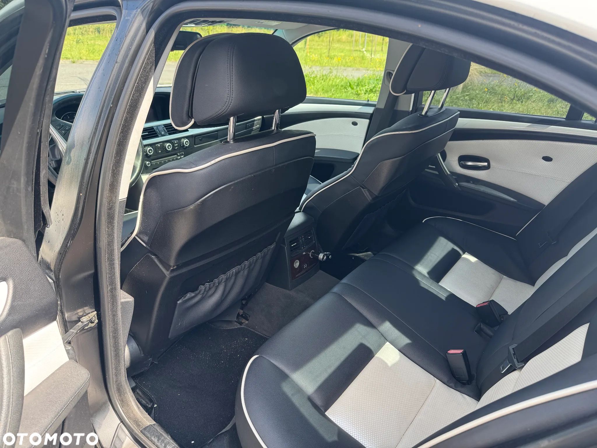 BMW Seria 5 550i - 13