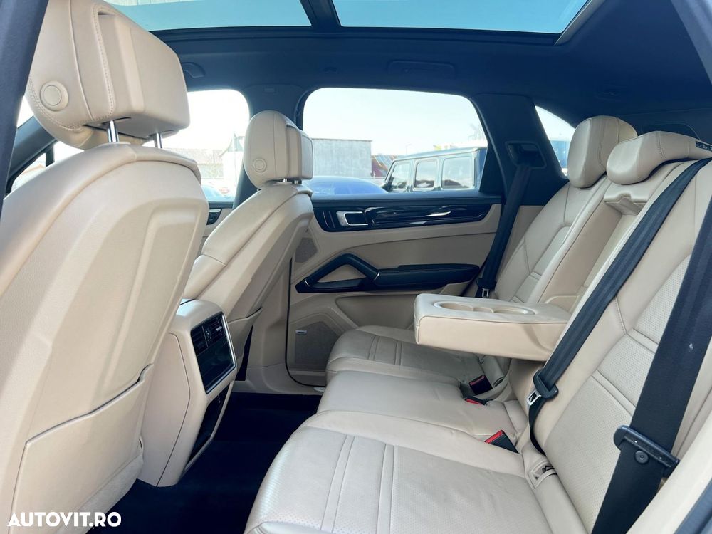 Porsche Cayenne - 39
