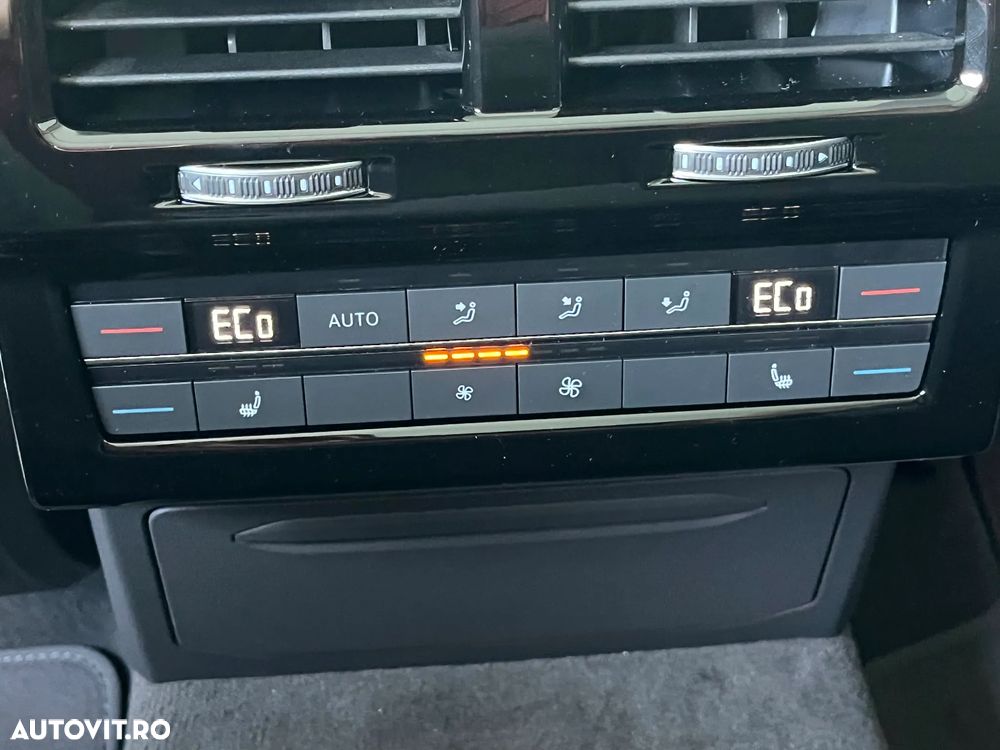 Volkswagen Touareg V6 TDI 4MOTION Elegance - 11