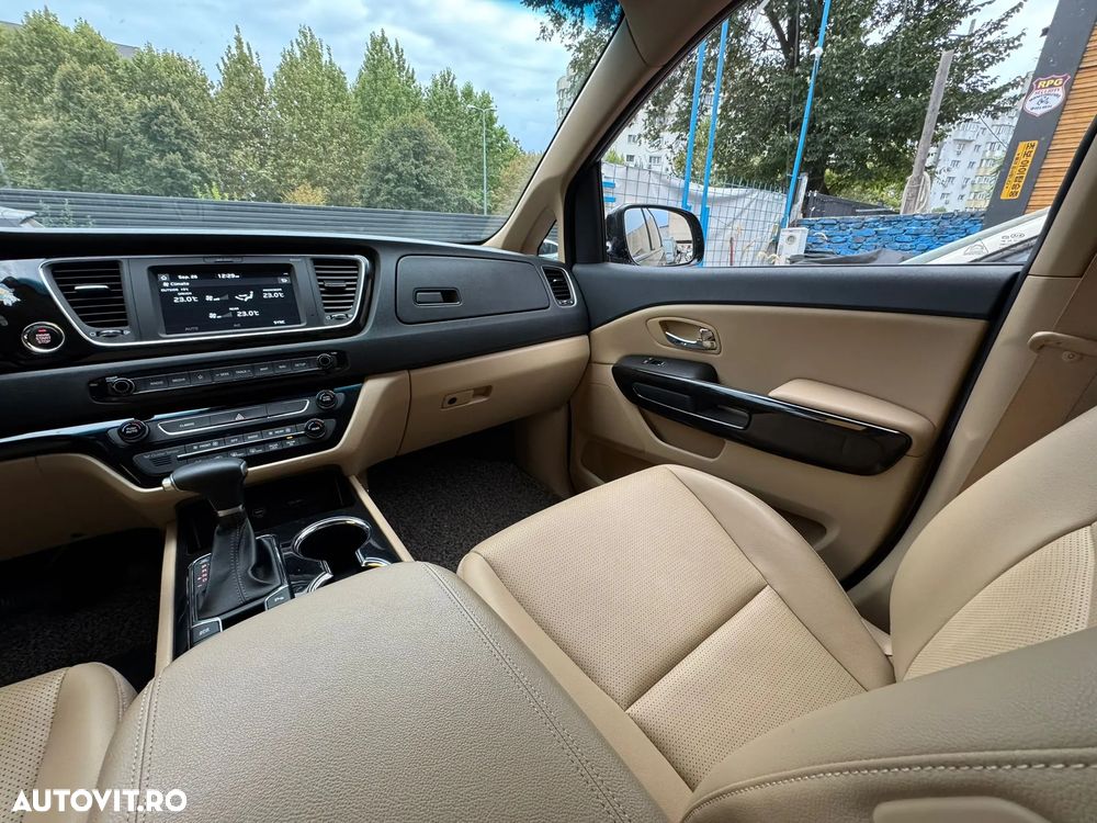 Kia Carnival - 8