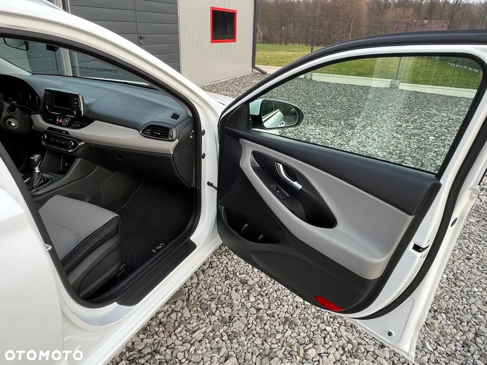 Hyundai i30 1.6 D Classic + - 13