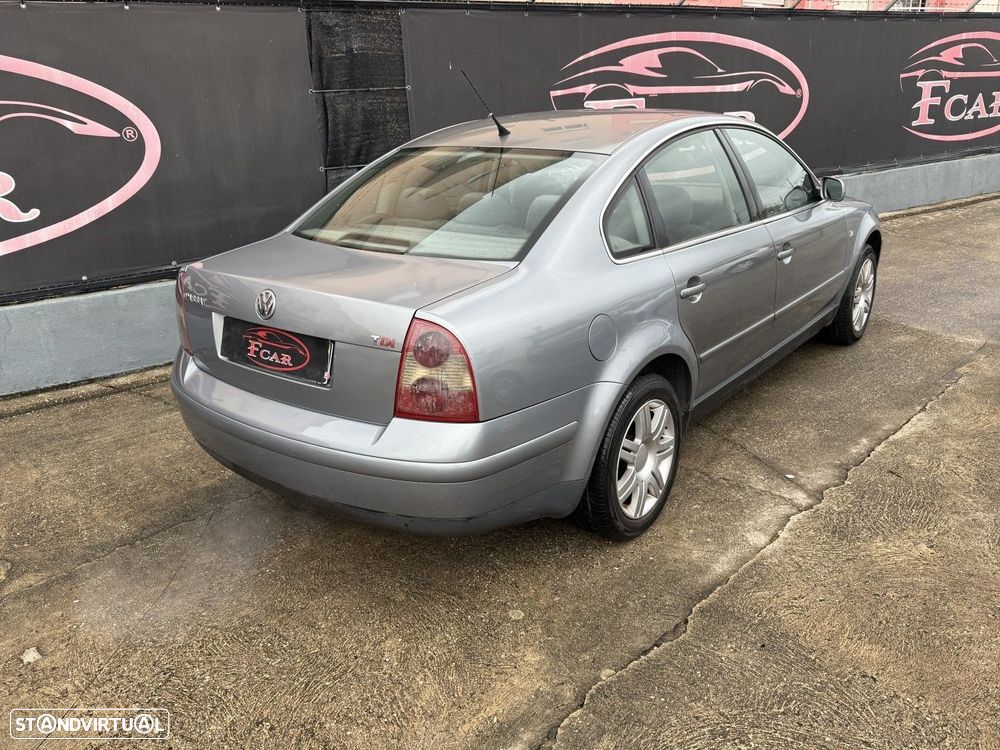 VW Passat 1.9 TDi Highline - 5