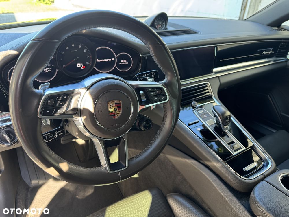 Porsche Panamera 4 - 28