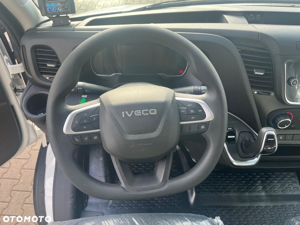 Iveco Daily 35S16H3.0A8 Izoterma 8 EP / Agregat z grzaniem + 230V - 18