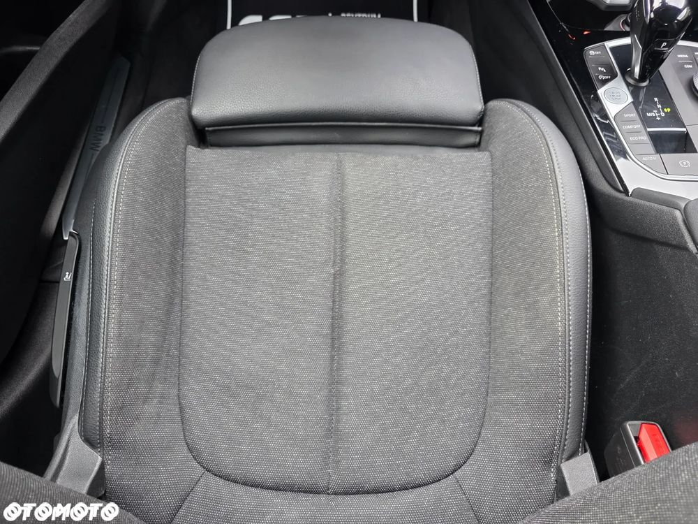 BMW Seria 2 220d xDrive Sport Line sport - 26