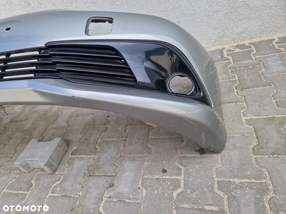 Zderzak Toyota Auris II lift 2015 - bez dziur - 9