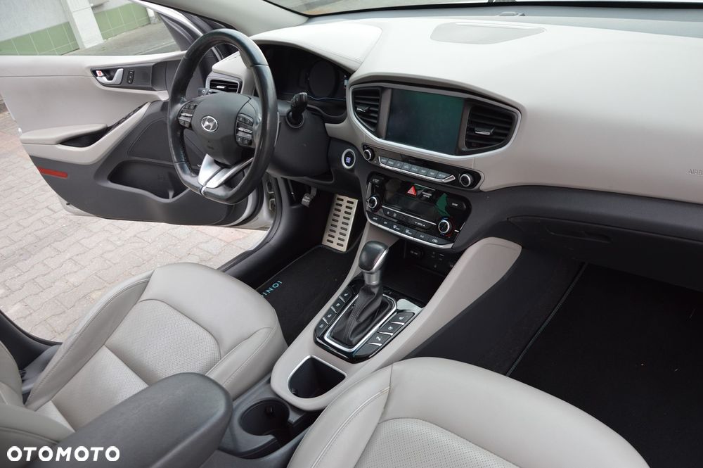 Hyundai IONIQ - 27