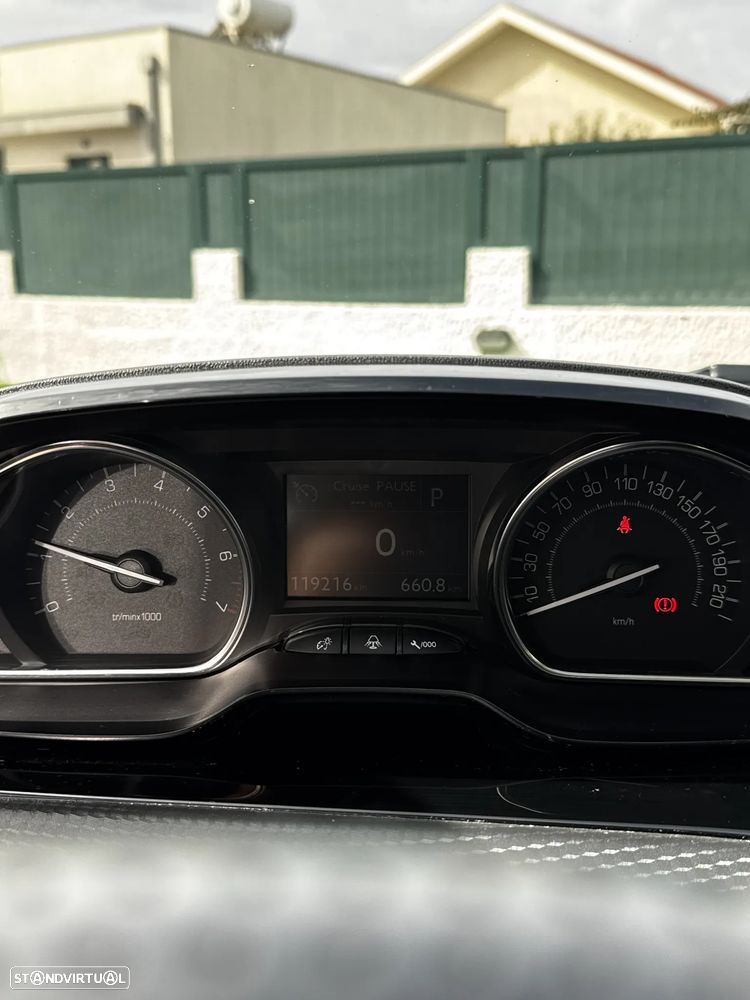 Peugeot 2008 - 8