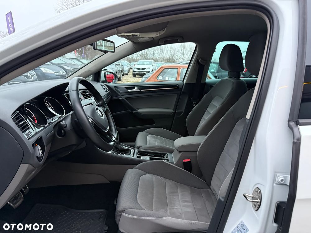 Volkswagen Golf - 23