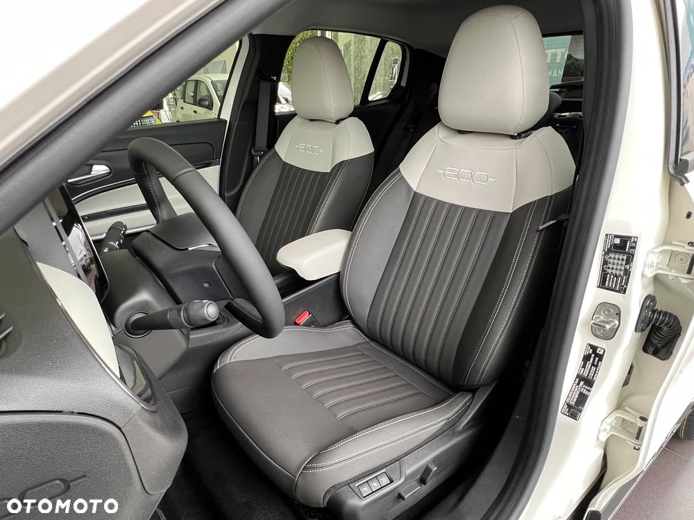 Fiat 600 1.2 Turbo La Prima eDCT - 16