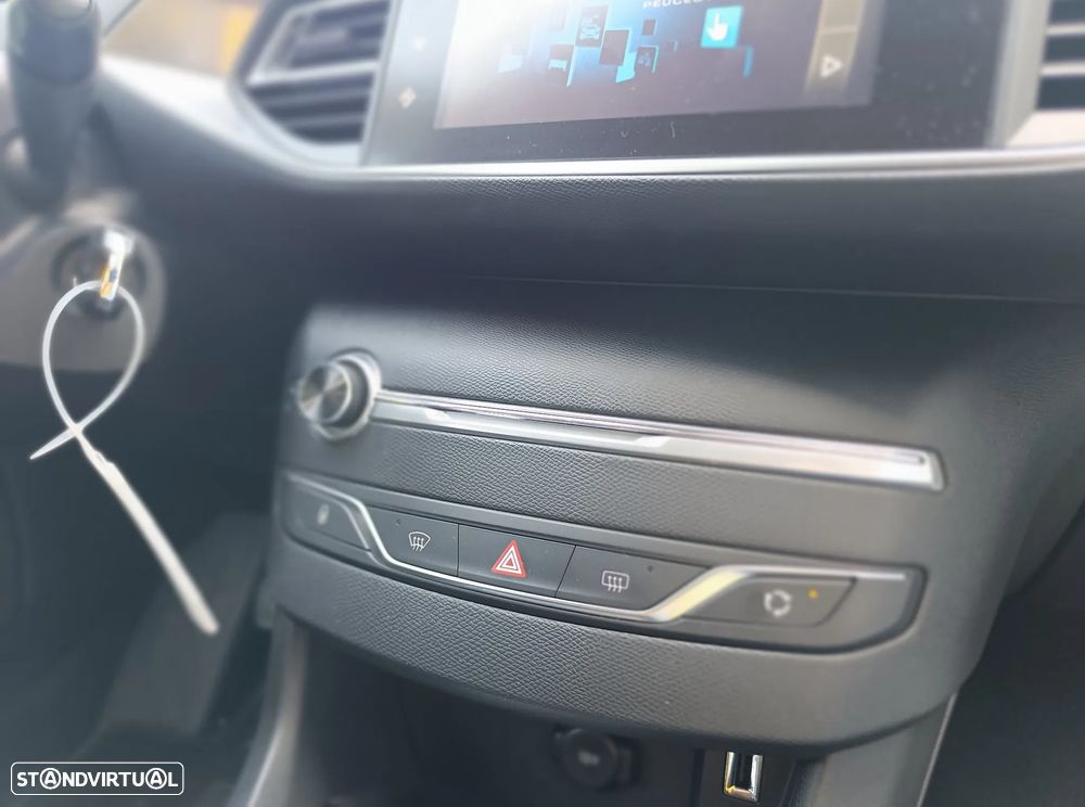 Peugeot 308 1.6 BlueHDi Style - 24