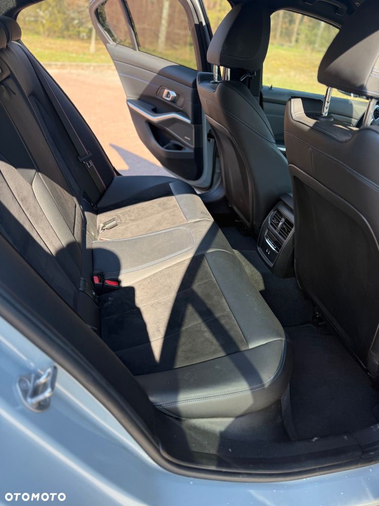 BMW Seria 3 330i M Sport - 22