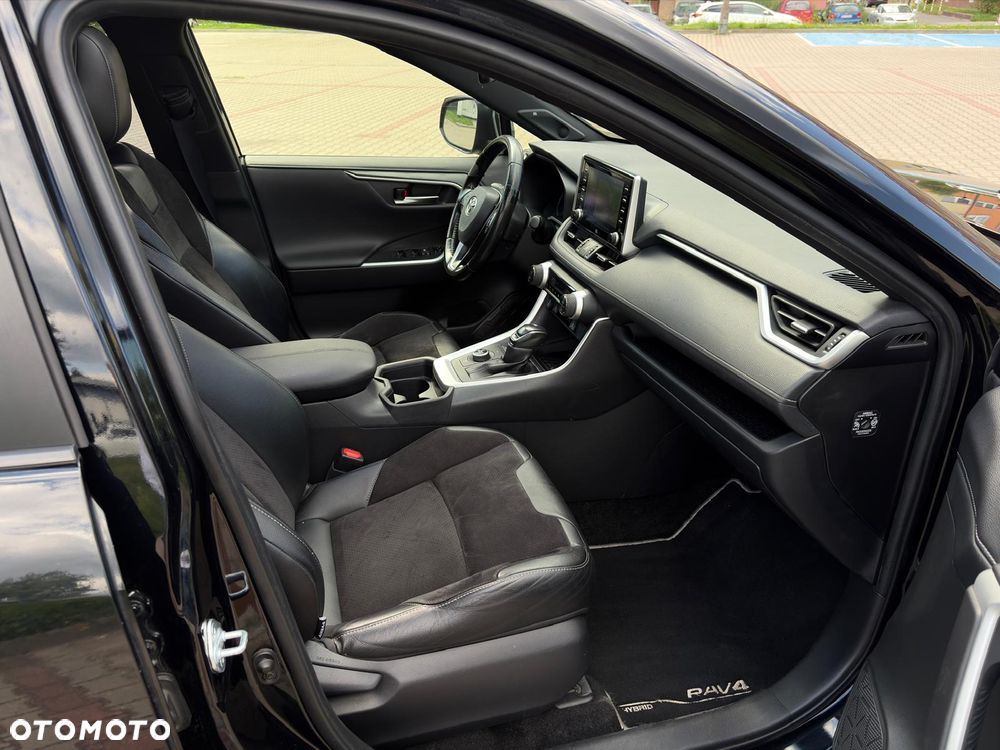 Toyota RAV4 2.5 Hybrid Black Edition by JBL 4x4 - 18