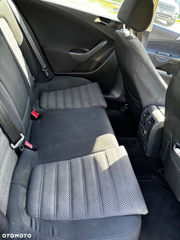 Volkswagen Passat 2.0 TDI Comfortline - 11
