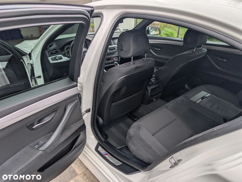 BMW Seria 5 520d xDrive - 12