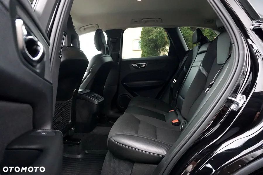 Volvo XC 60 D4 AWD Geartronic Momentum - 28