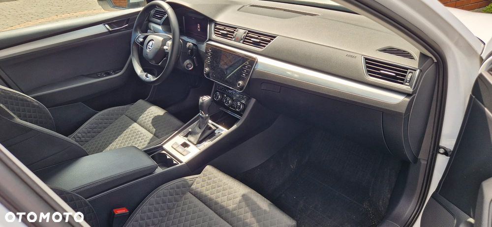 Skoda Superb 2.0 TDI SCR Ambition DSG - 9