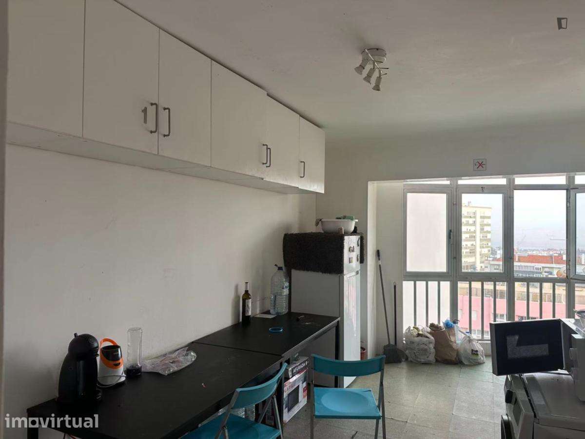 Quarto - localizado em Olaias Lisbon - Grande imagem: 3/4