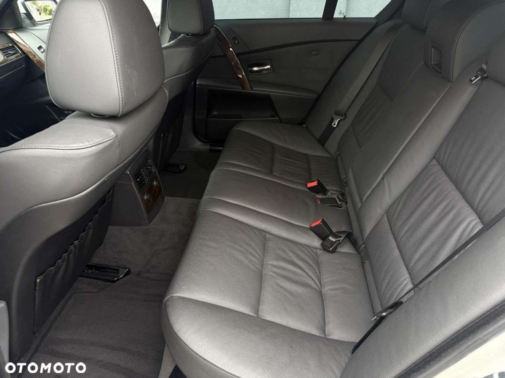 BMW Seria 5 540i Edition Sport - 34