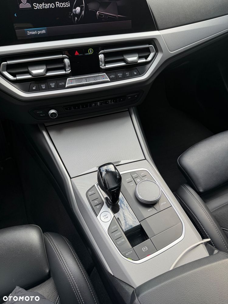 BMW Seria 3 330e Sport Line sport - 19