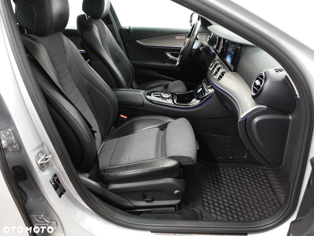 Mercedes-Benz Klasa E 220 d 9G-TRONIC - 26