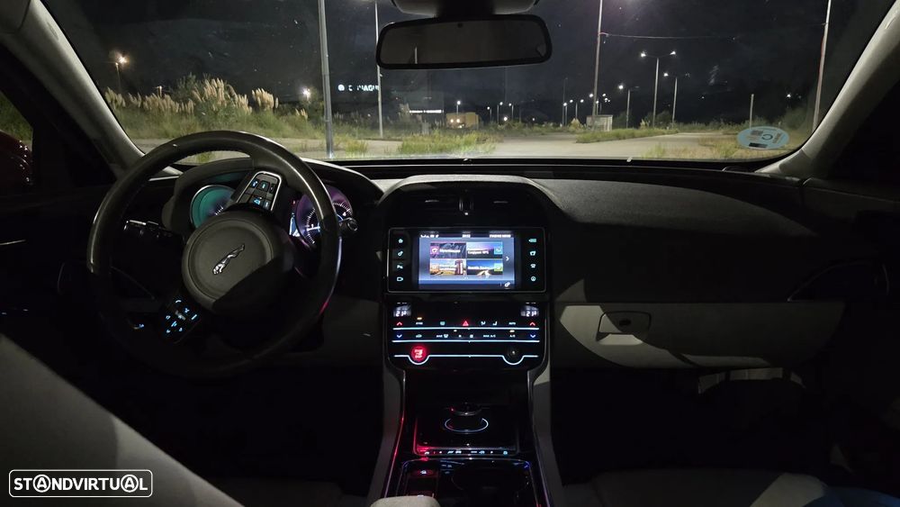 Jaguar XE 20d Aut. Portfolio - 18