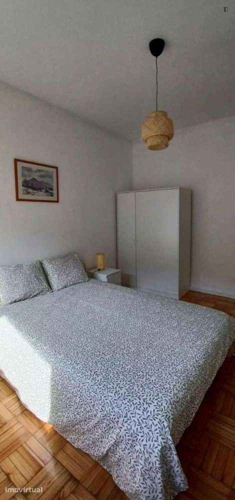 Quarto - localizado em Lordelo do Ouro Porto - Grande imagem: 2/7
