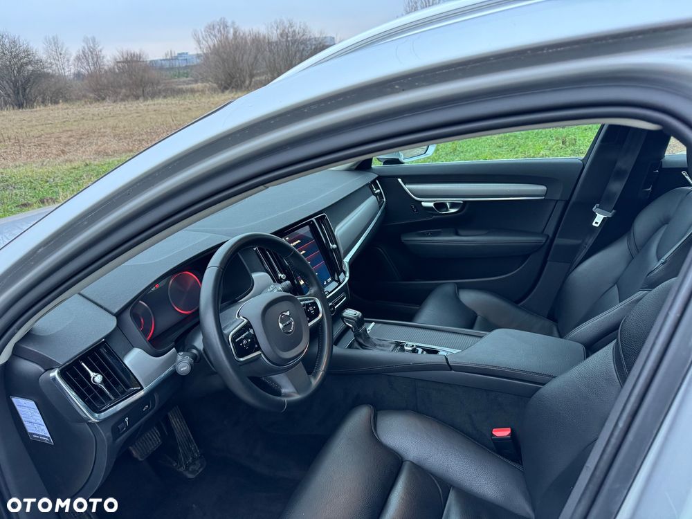 Volvo V90 D4 Momentum - 22