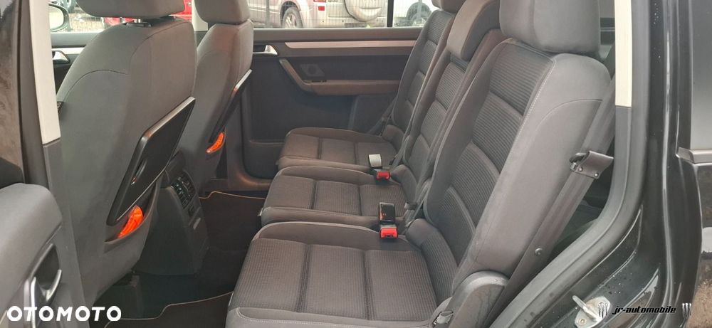 Volkswagen Touran - 16