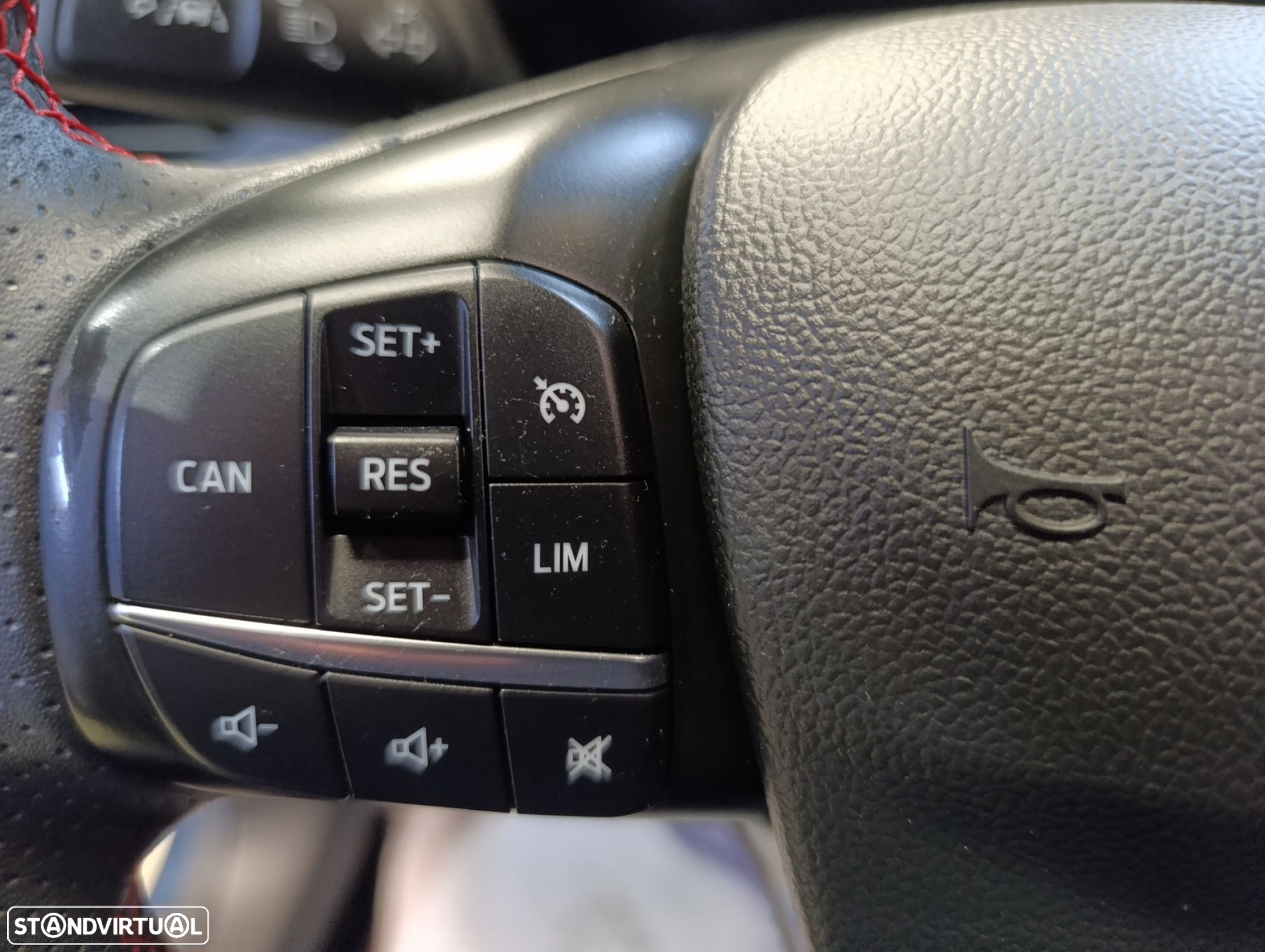 Ford Focus 1.0 EcoBoost Hybrid ST-LINE X - 14