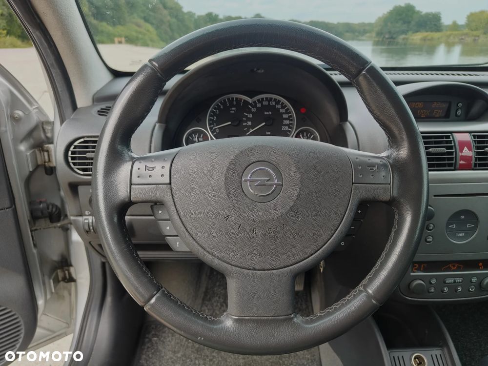 Opel Corsa 1.2 16V Cosmo Easytronic - 34
