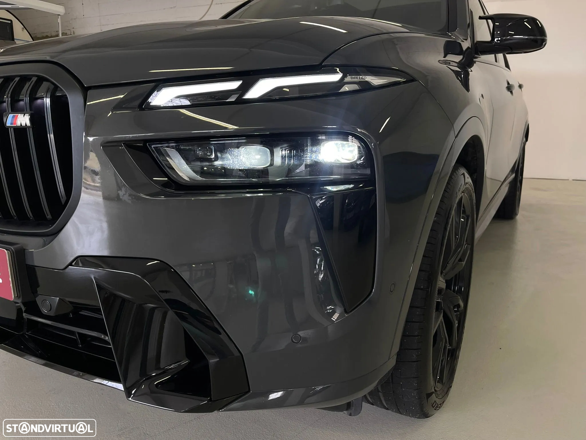 BMW X7 M M60i - 2