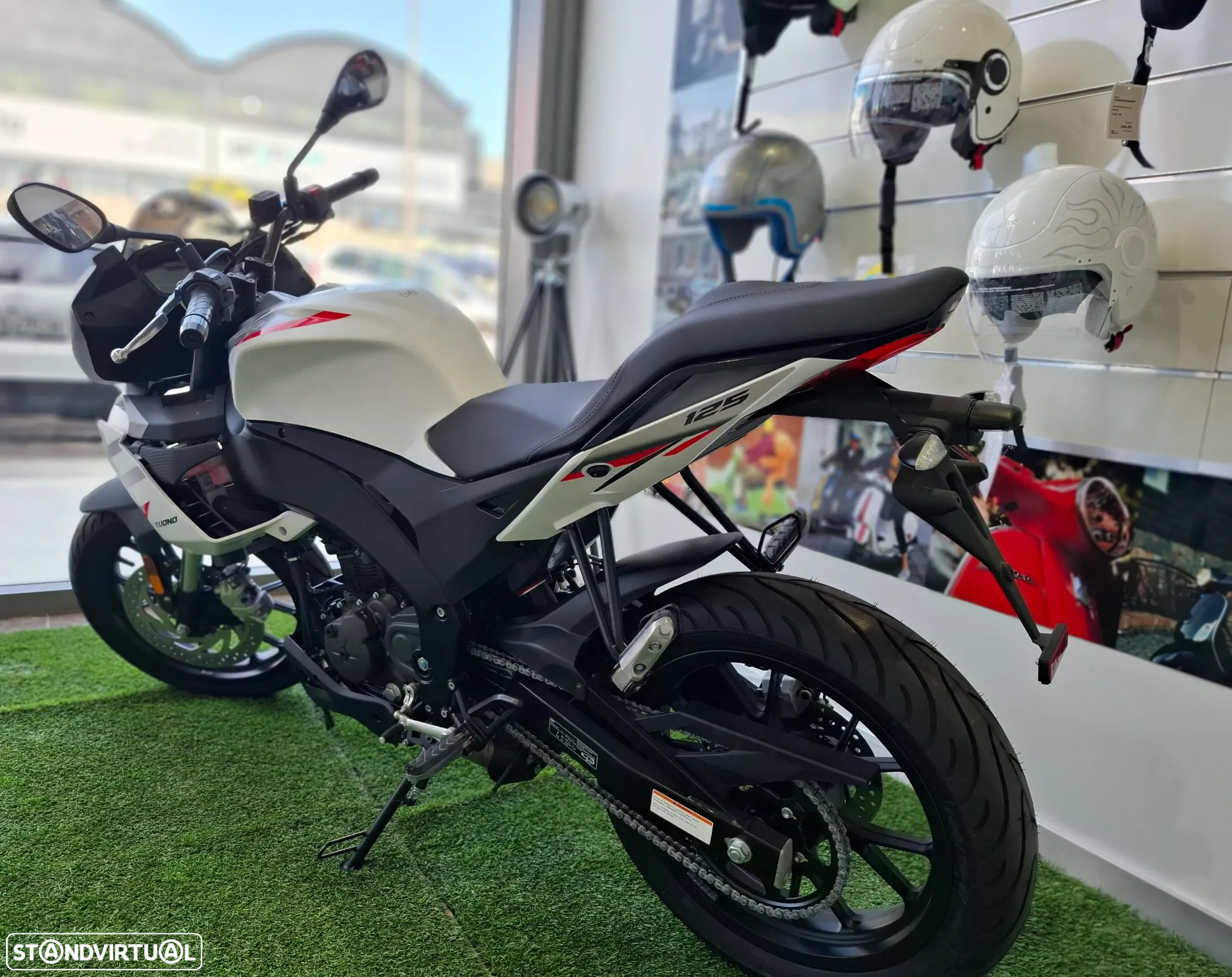 Aprilia Tuono - 10