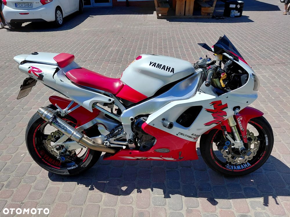 Yamaha R1 - 6