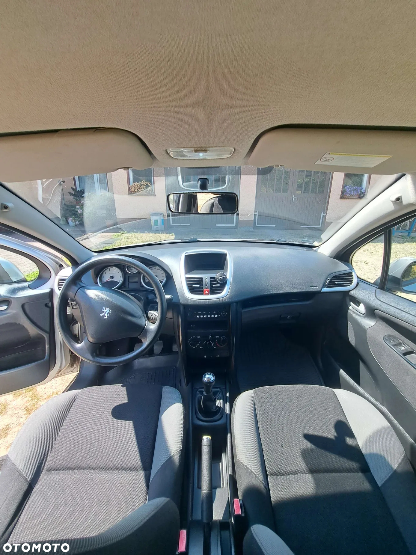 Peugeot 207 1.4 16V Trendy - 10