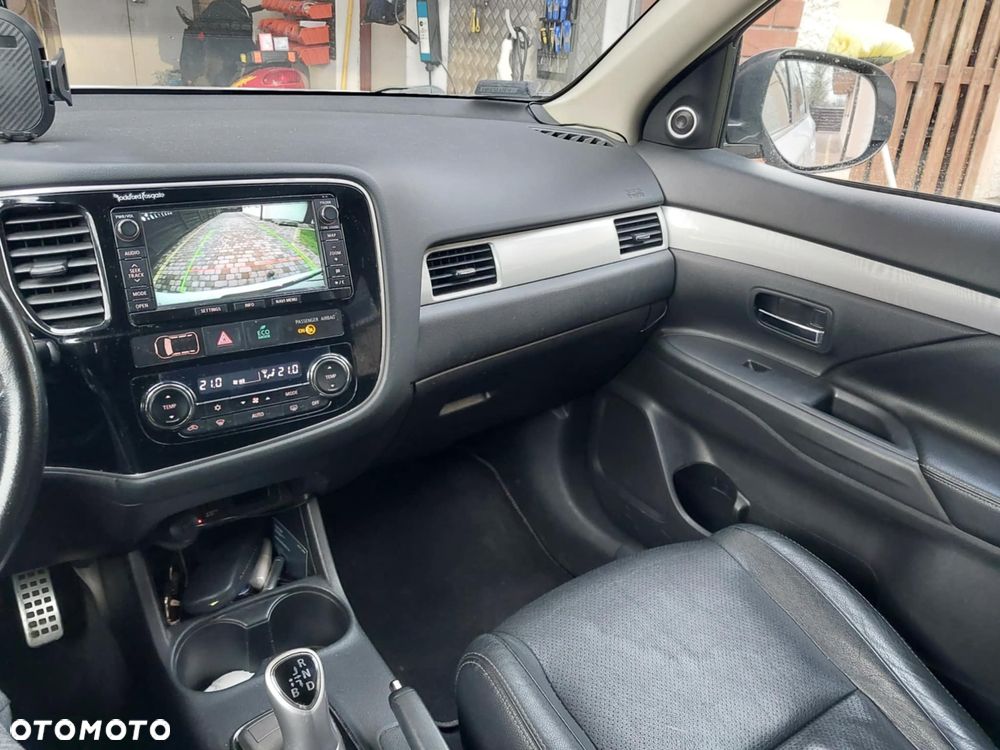 Mitsubishi Outlander 2.0 4WD - 7